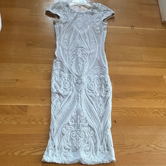 Dress the Population Elegant White and Cream Embroidered Fitted Sheath Dress - Picture 2 of 13